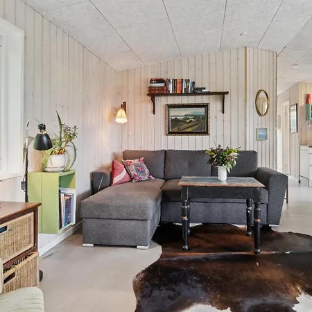 Marjanne - 800m From The Sea By Interhome Knebel
